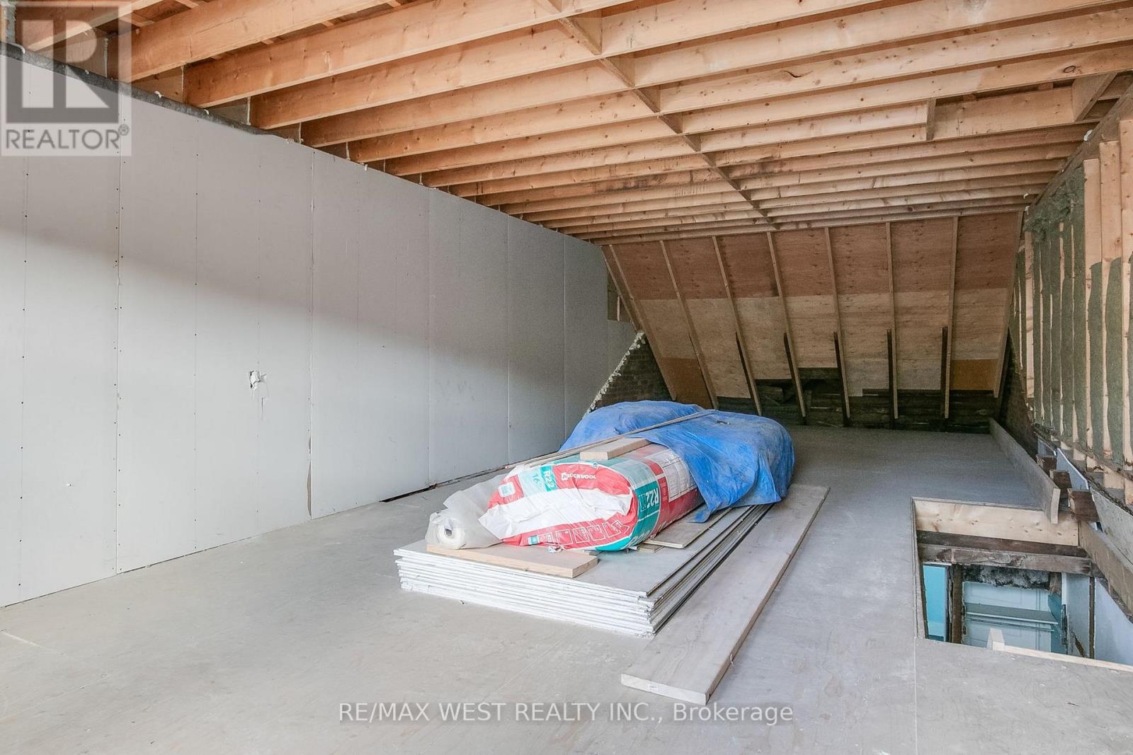 696 St Clarens Avenue, Toronto, Ontario  M6H 3X1 - Photo 11 - W12560324