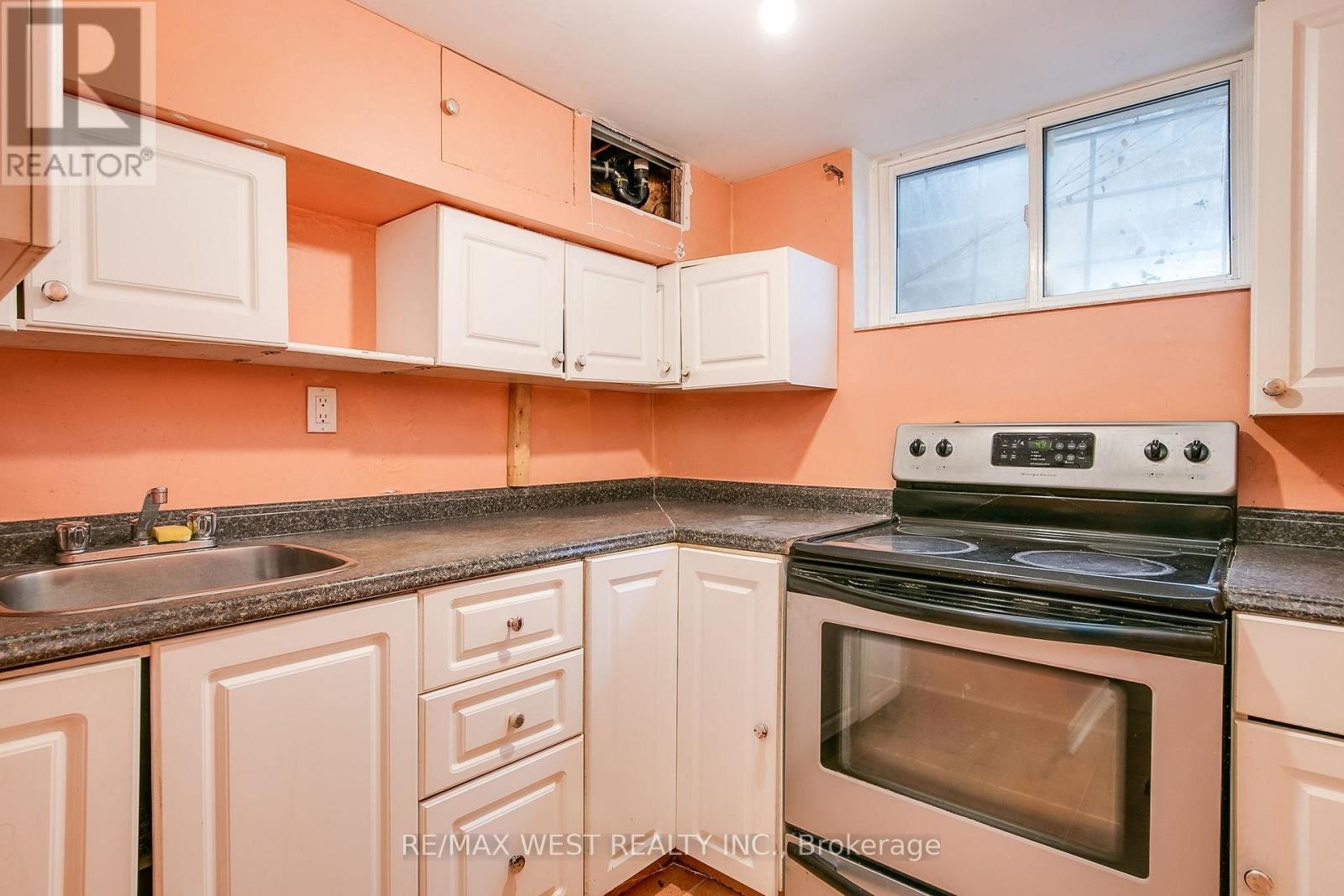 696 St Clarens Avenue, Toronto, Ontario  M6H 3X1 - Photo 14 - W12560324