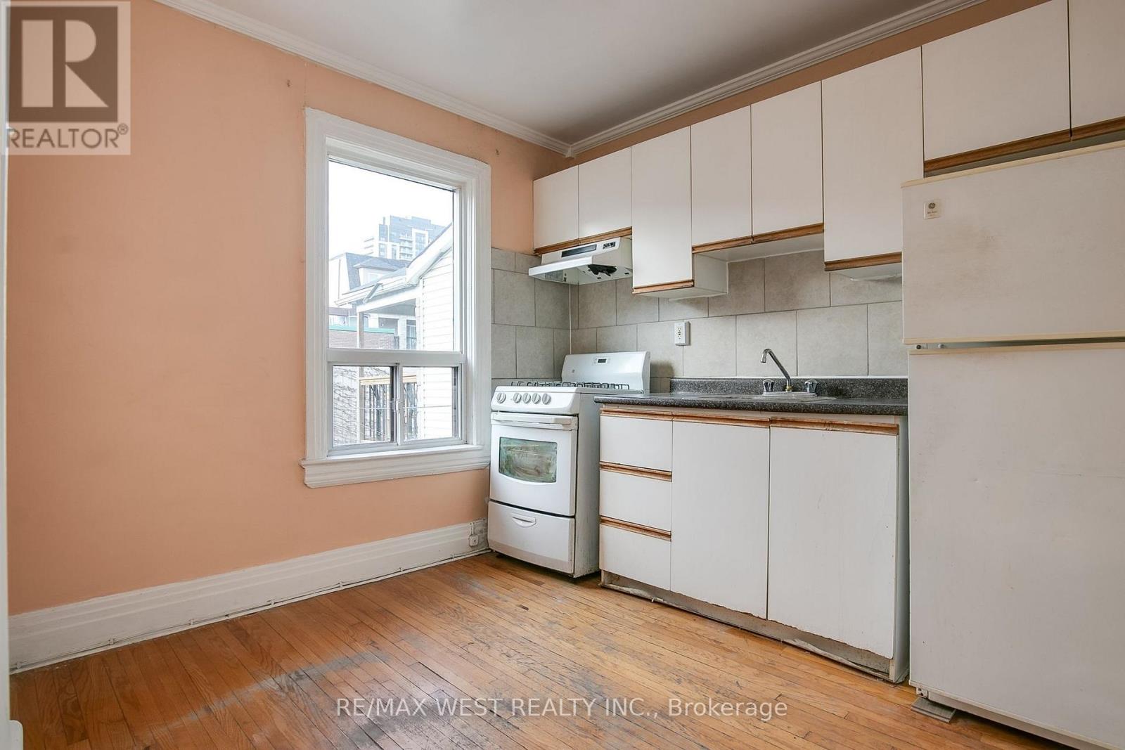 696 St Clarens Avenue, Toronto, Ontario  M6H 3X1 - Photo 6 - W12560324