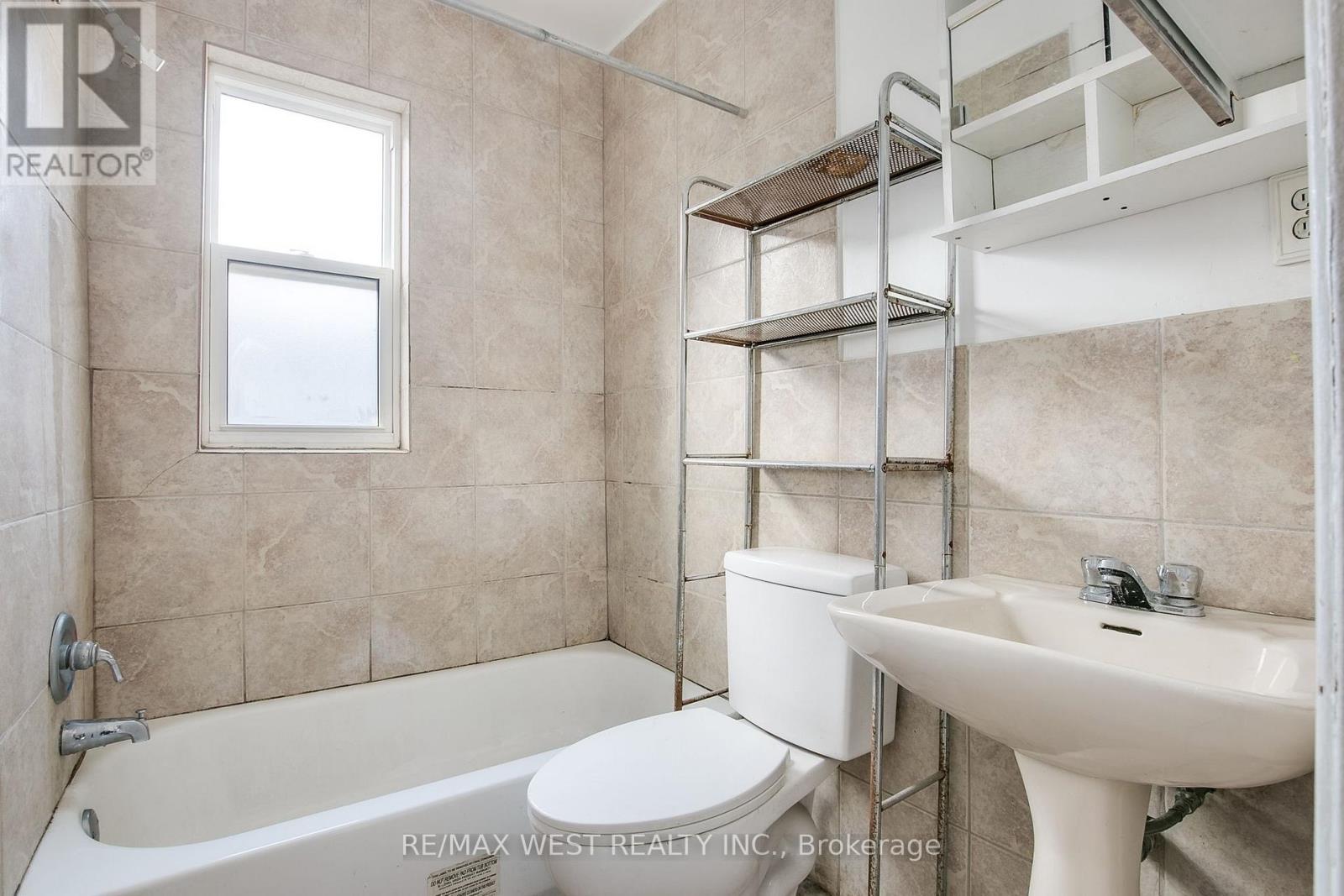 696 St Clarens Avenue, Toronto, Ontario  M6H 3X1 - Photo 9 - W12560324