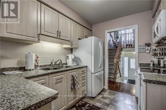 47 Hartnell Square, Brampton, Ontario  L6S 5W8 - Photo 12 - W12560338