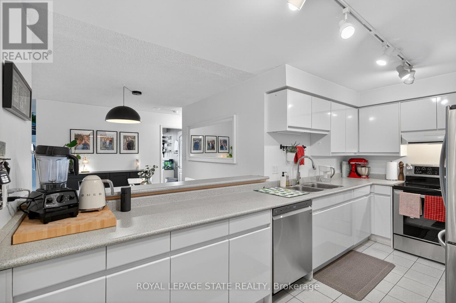 811 - 1276 Maple Crossing Boulevard, Burlington, Ontario  L7S 2J9 - Photo 8 - W12560362