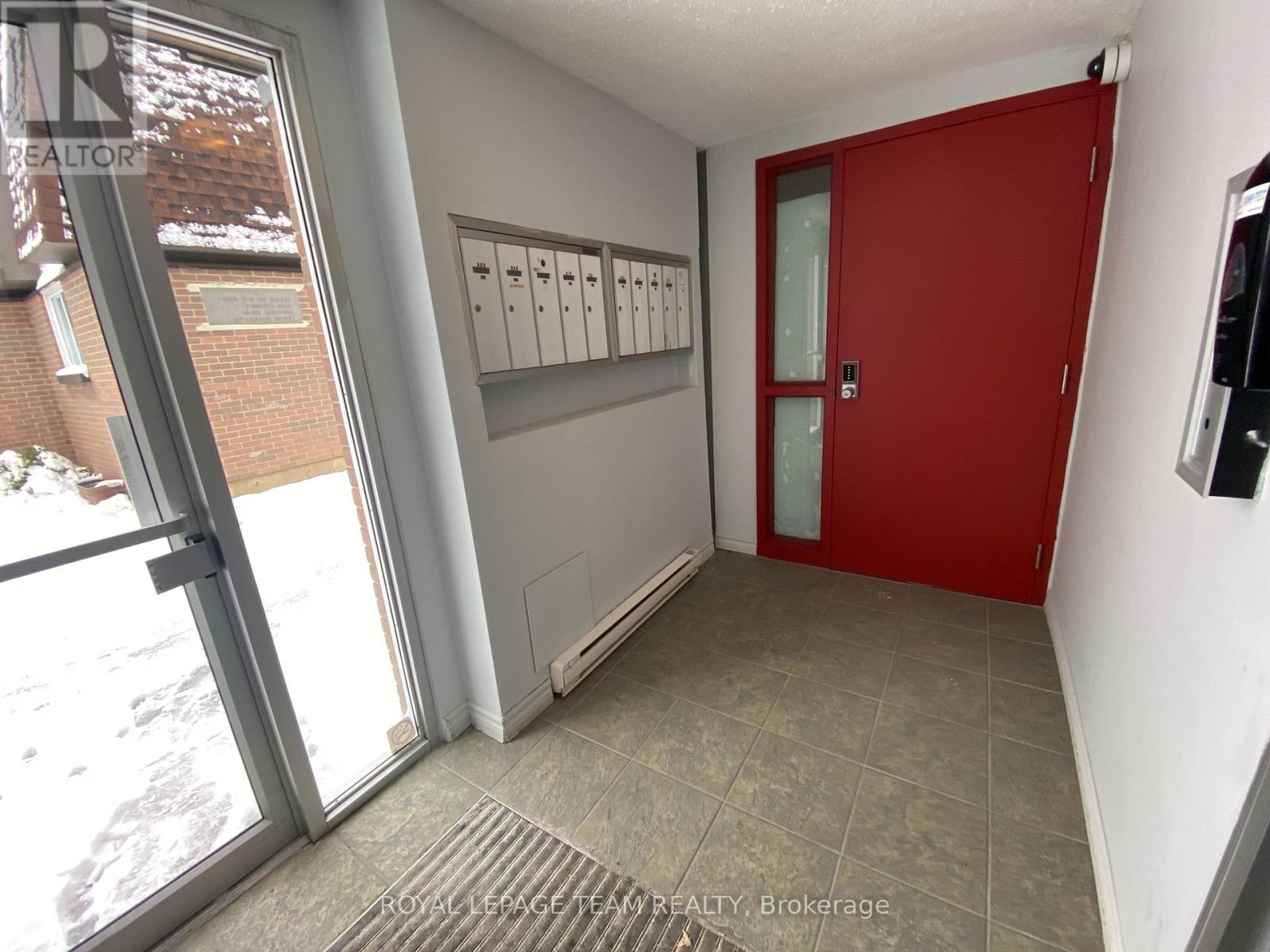 54 - 227 Ridgepark Private, Ottawa, Ontario K2G 1H1 - Photo 2 - X12560494