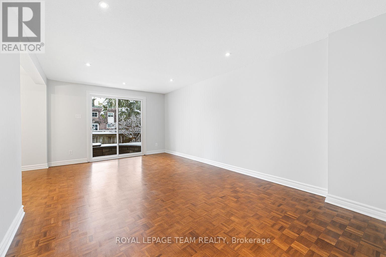 54 - 227 Ridgepark Private, Ottawa, Ontario K2G 1H1 - Photo 5 - X12560494