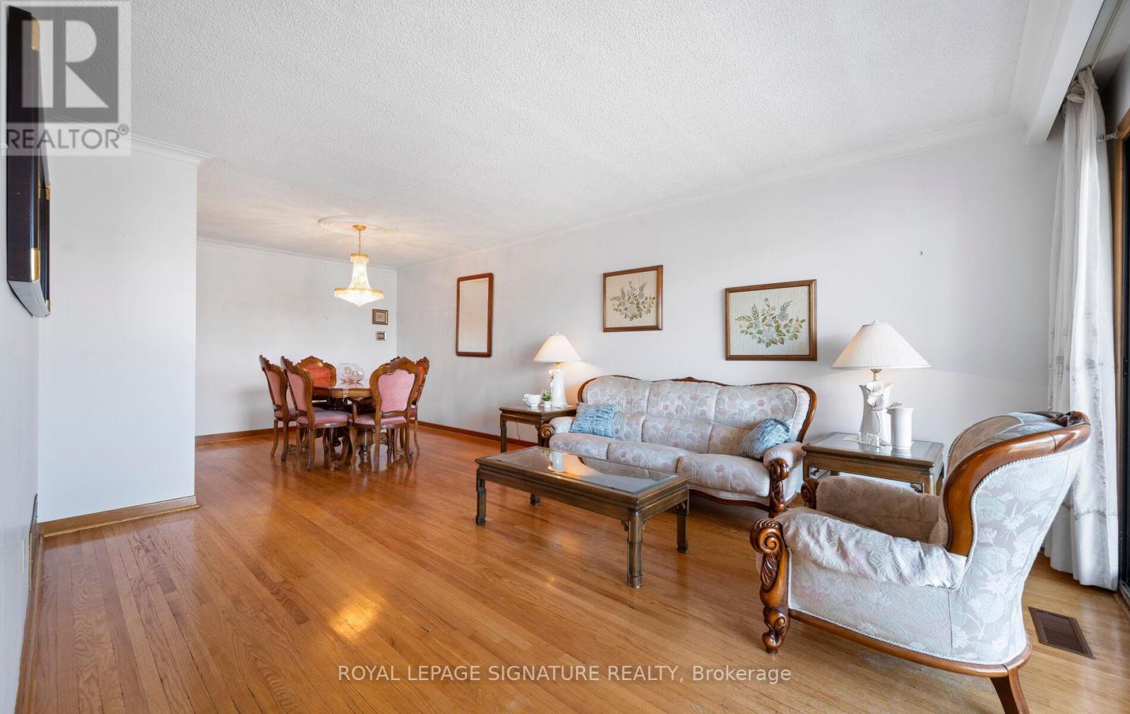 3912 Midhurst Lane, Mississauga, Ontario  L4Z 1C7 - Photo 5 - W12560406