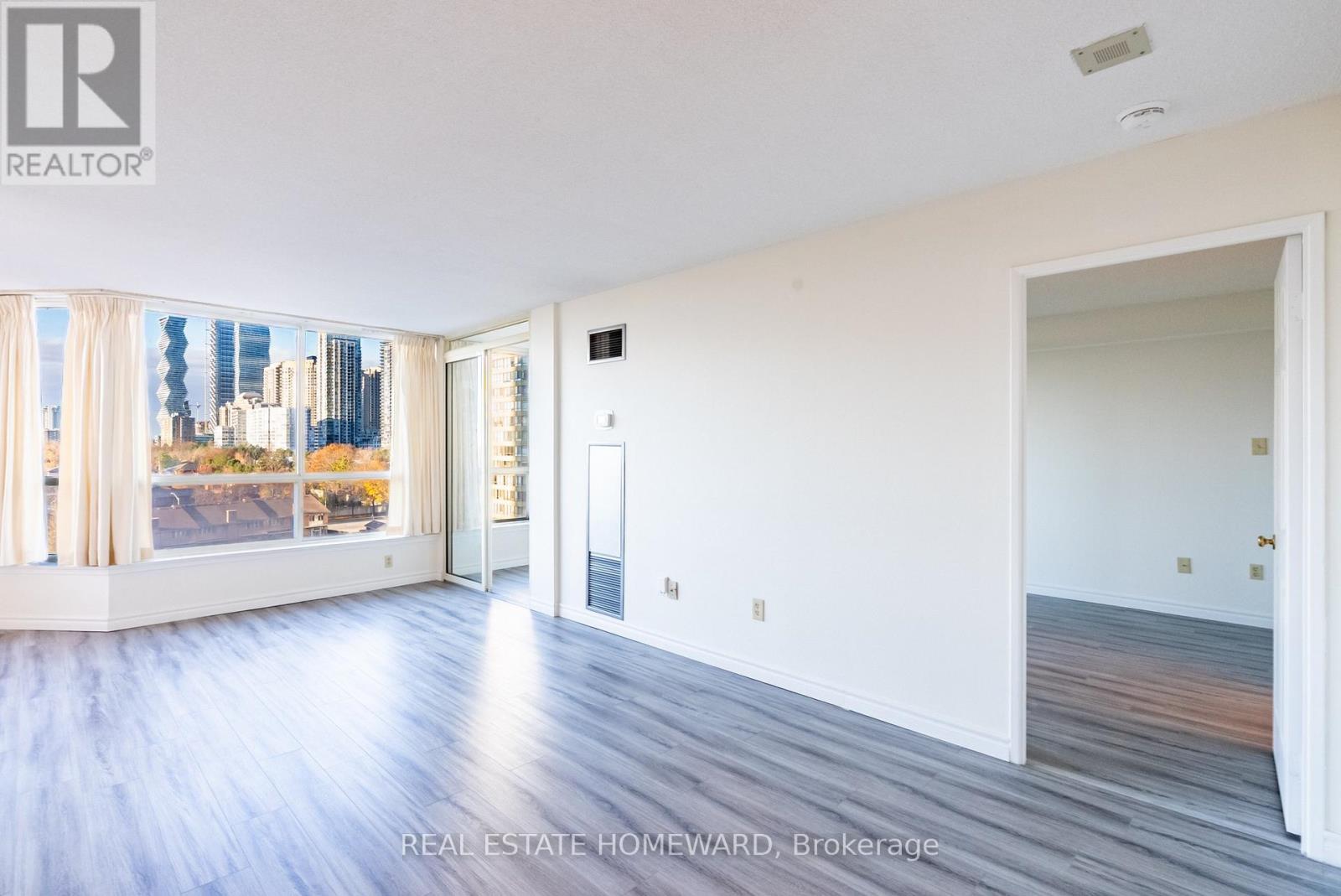 1001 - 55 Elm Drive W, Mississauga, Ontario  L5B 3Z3 - Photo 10 - W12560416