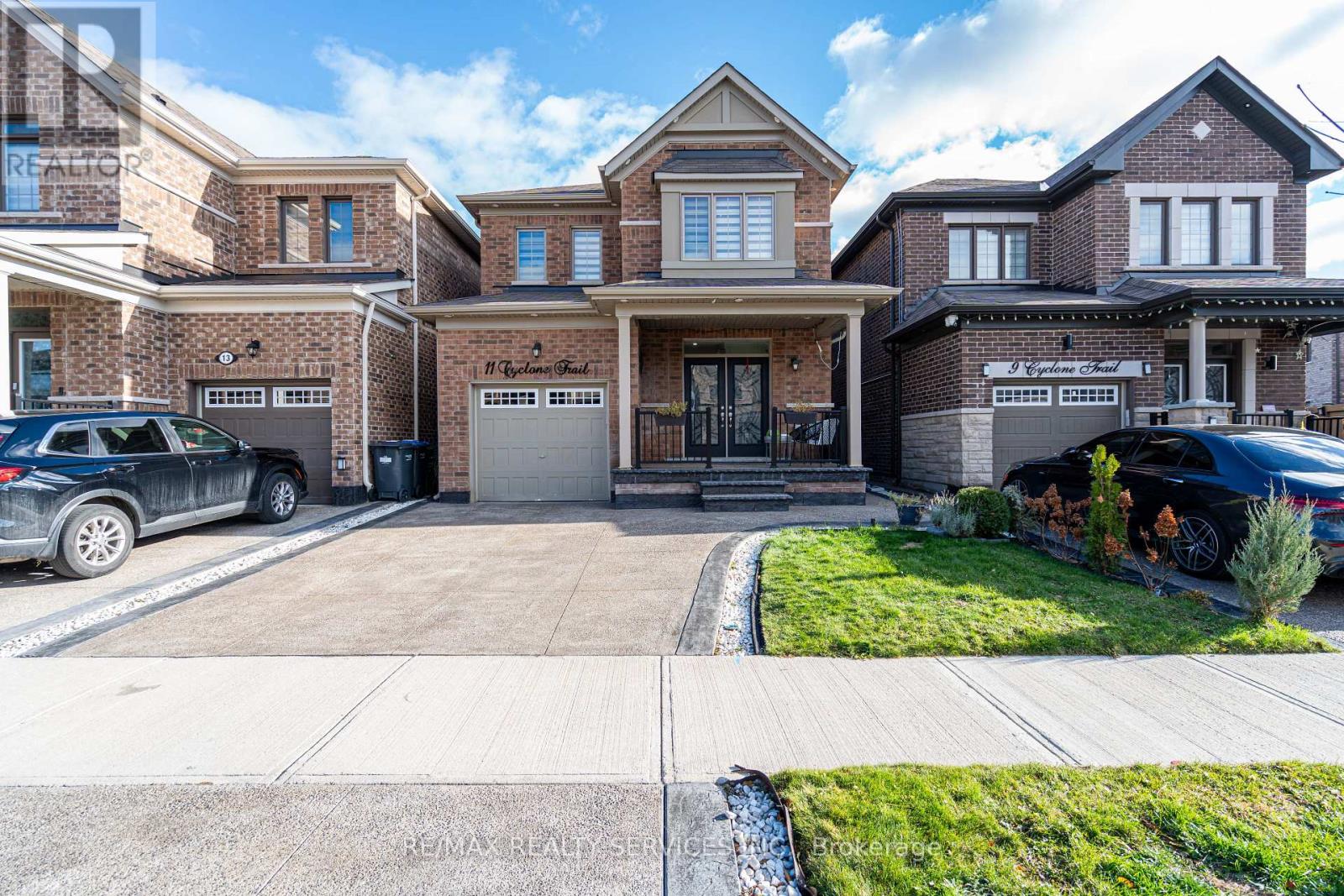 11 Cyclone Trail, Brampton, Ontario  L7A 5E8 - Photo 4 - W12560428