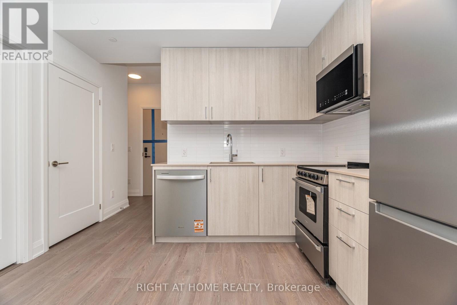 410 - 3250 Carding Mill Trail, Oakville, Ontario  L6M 5T3 - Photo 13 - W12560436