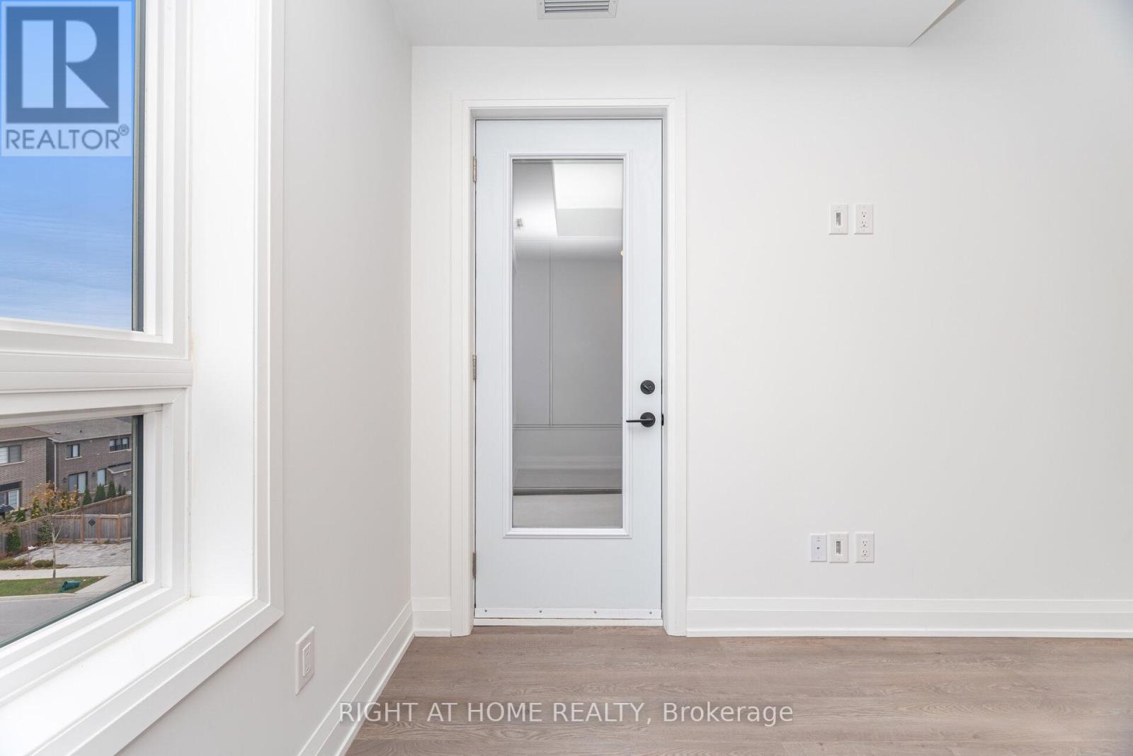 410 - 3250 Carding Mill Trail, Oakville, Ontario  L6M 5T3 - Photo 27 - W12560436