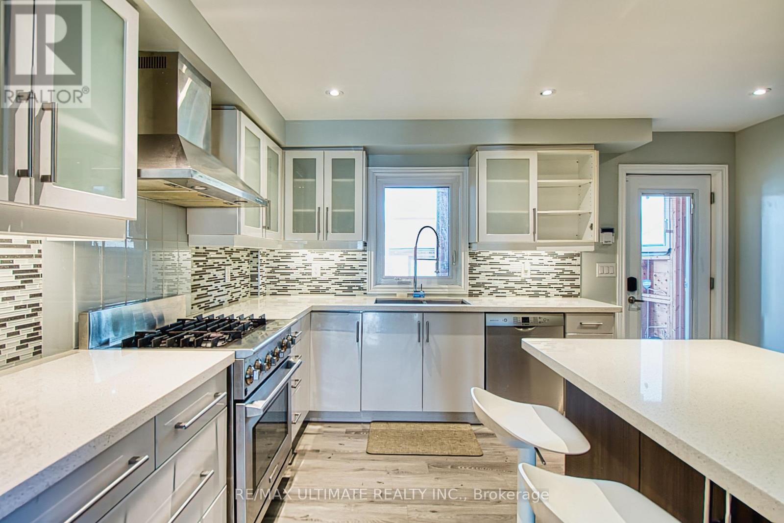 34 Brandon Avenue, Toronto, Ontario  M6H 2C9 - Photo 10 - W12560442