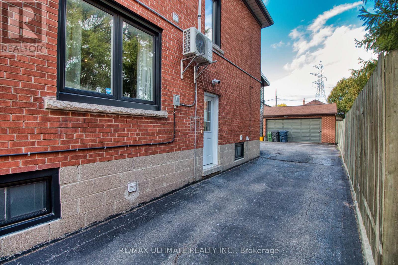 34 Brandon Avenue, Toronto, Ontario  M6H 2C9 - Photo 20 - W12560442