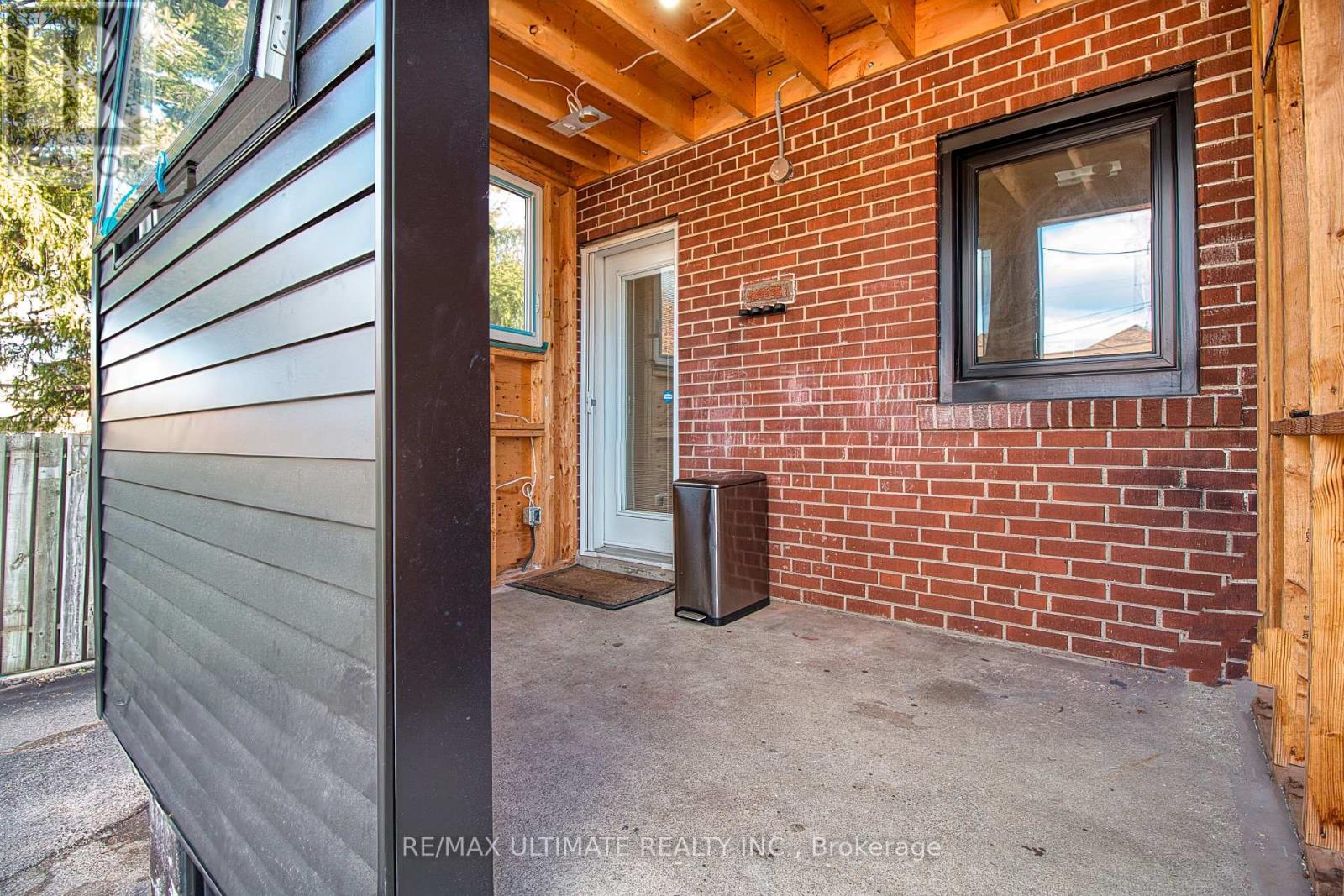 34 Brandon Avenue, Toronto, Ontario  M6H 2C9 - Photo 21 - W12560442