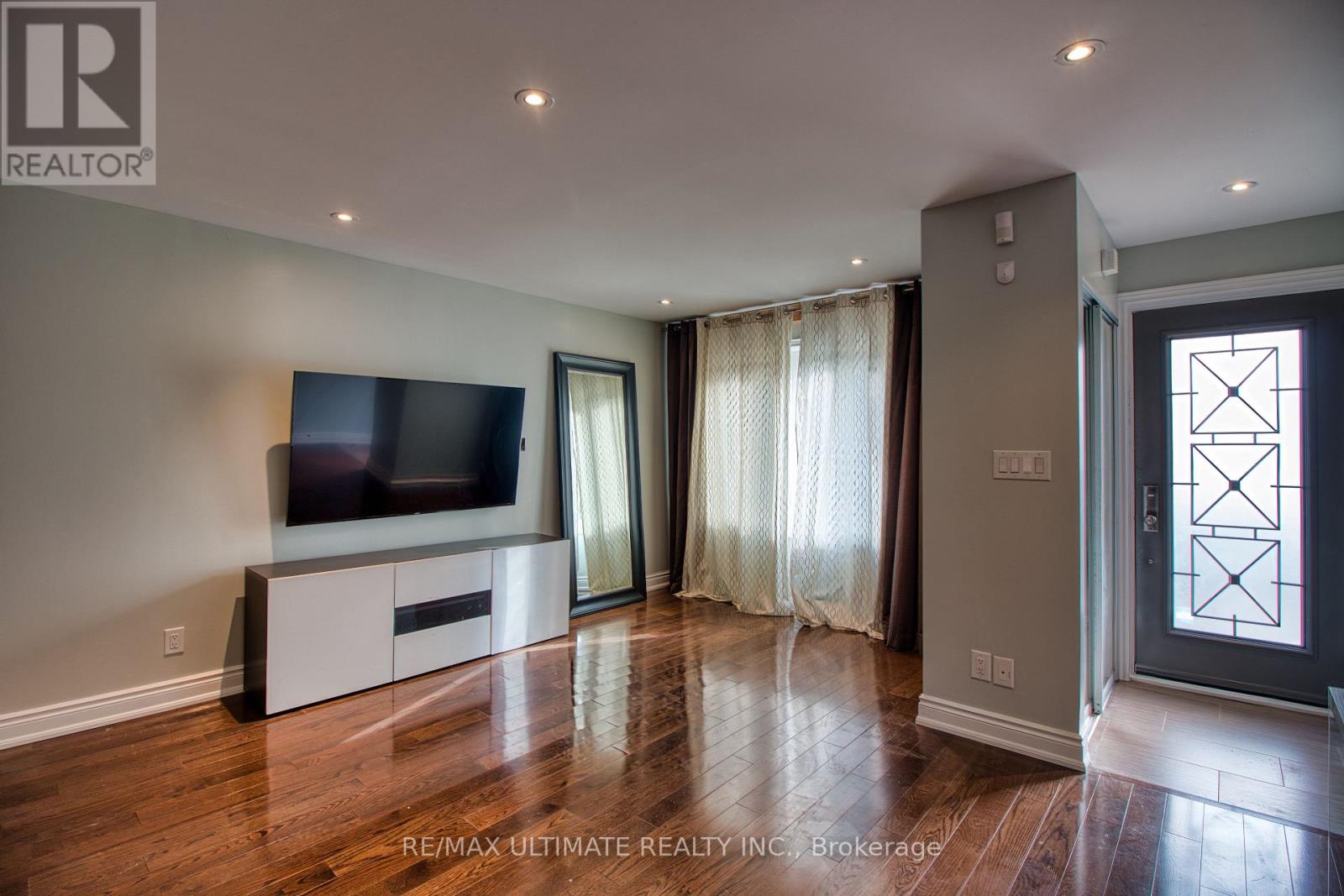 34 Brandon Avenue, Toronto, Ontario  M6H 2C9 - Photo 5 - W12560442