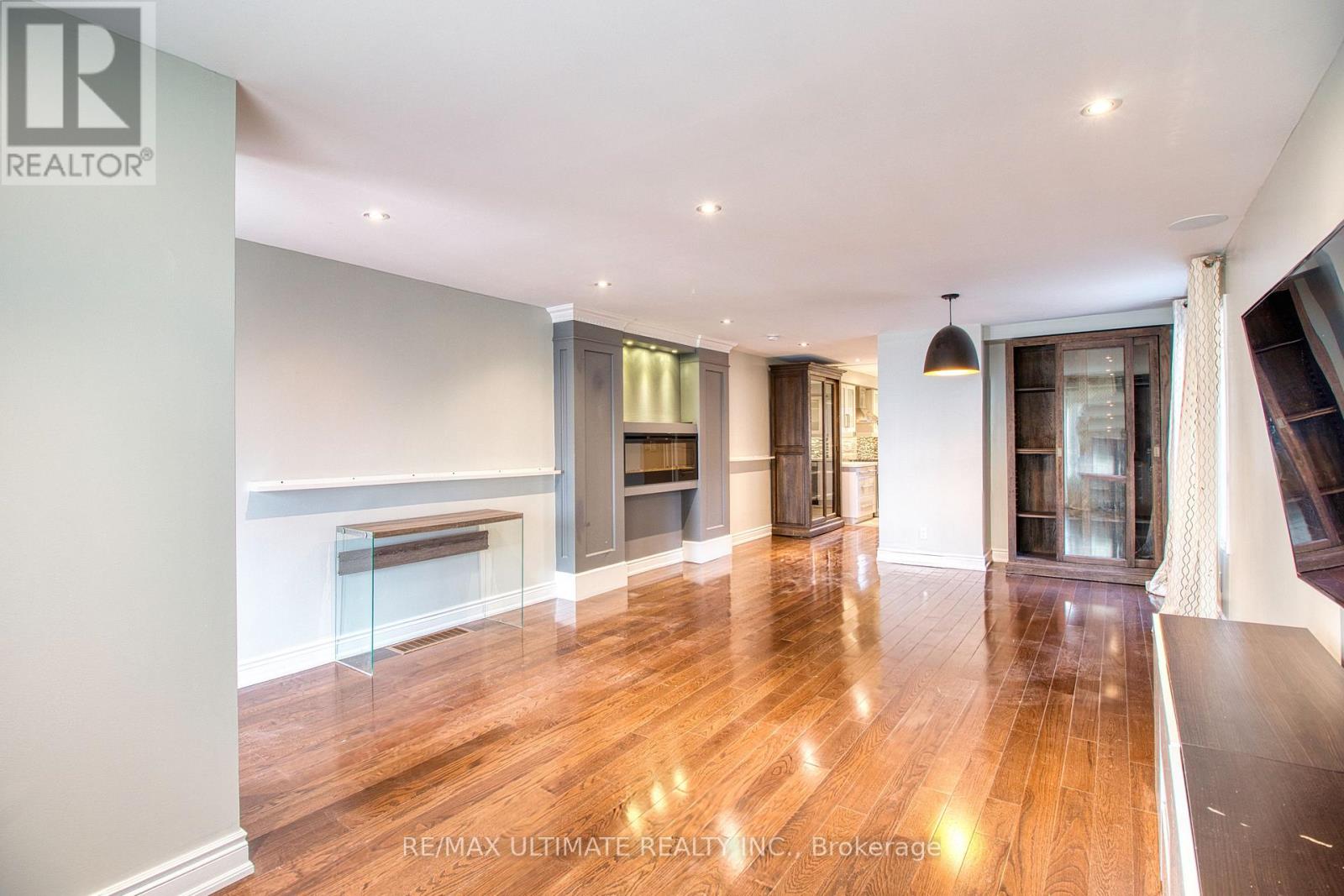 34 Brandon Avenue, Toronto, Ontario  M6H 2C9 - Photo 7 - W12560442