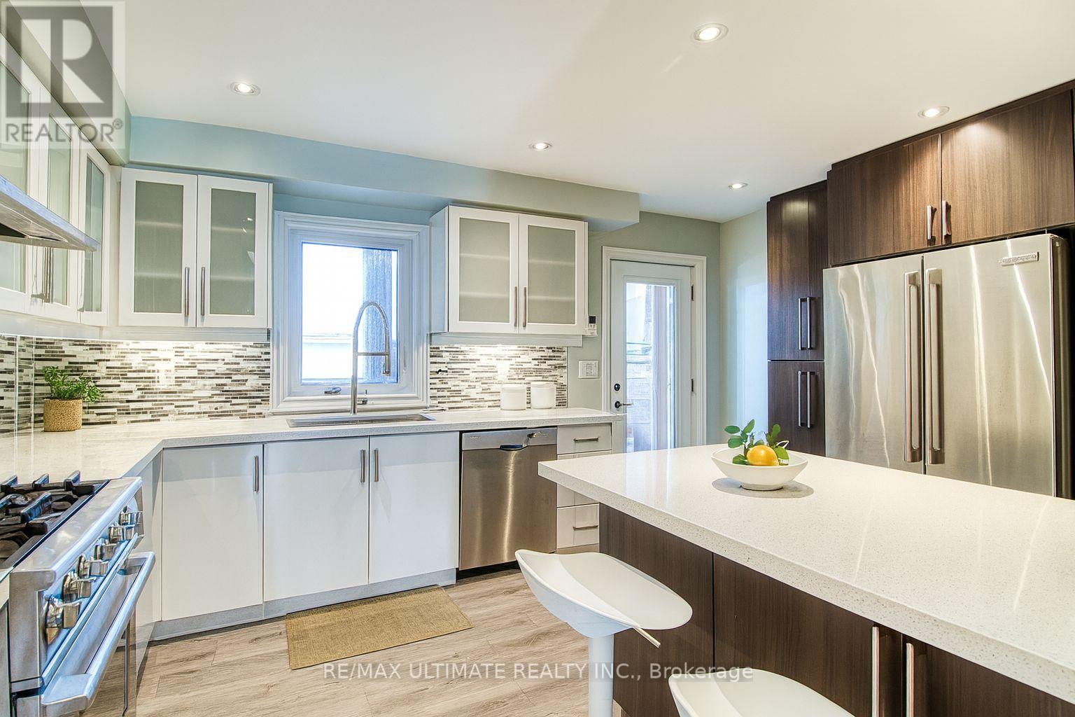 34 Brandon Avenue, Toronto, Ontario  M6H 2C9 - Photo 8 - W12560442