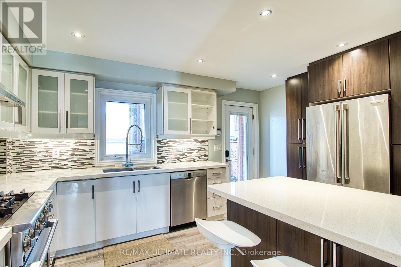 34 Brandon Avenue, Toronto, Ontario  M6H 2C9 - Photo 9 - W12560442