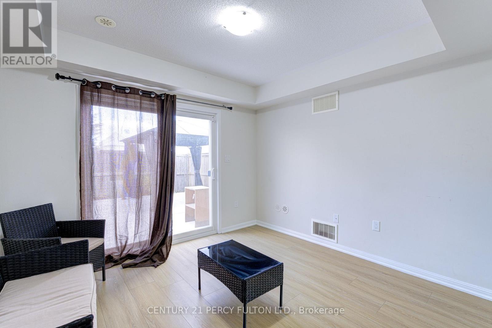 39 Vanhorne Close, Brampton, Ontario  L7A 0X8 - Photo 12 - W12560456