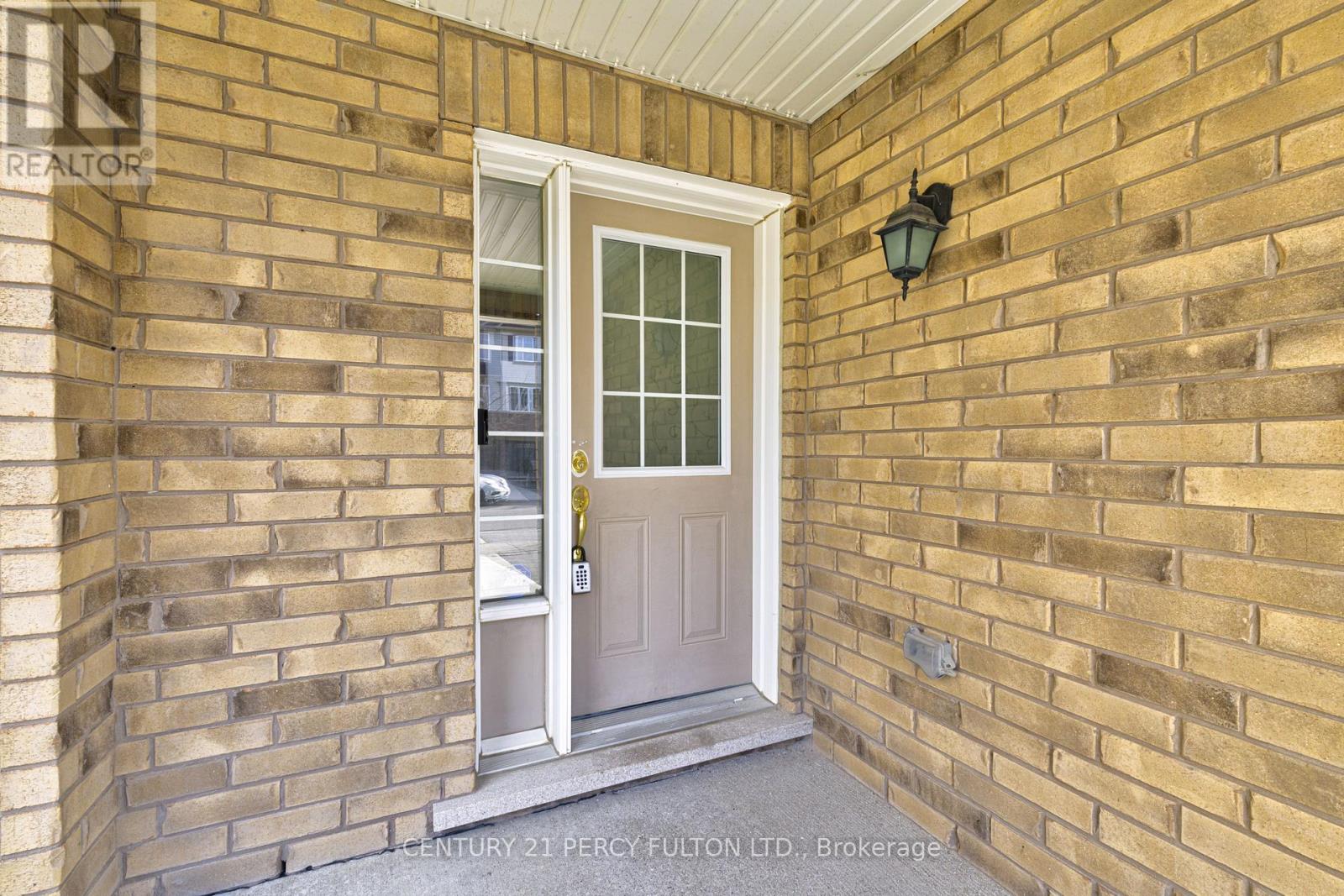 39 Vanhorne Close, Brampton, Ontario  L7A 0X8 - Photo 7 - W12560456