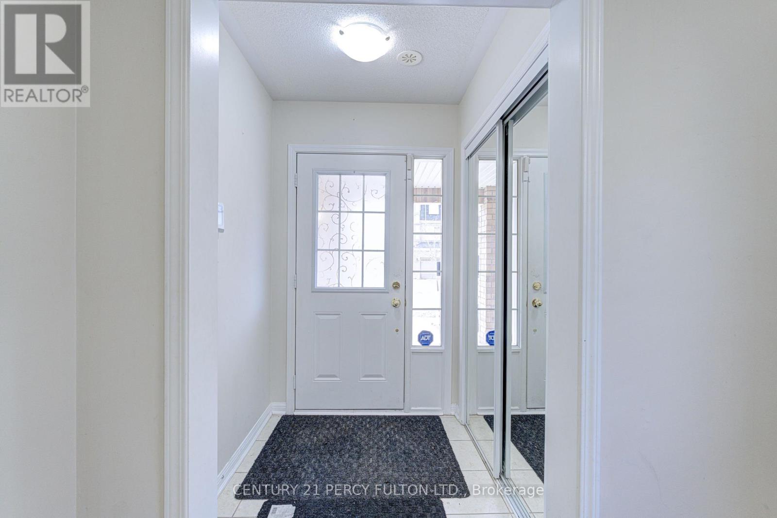 39 Vanhorne Close, Brampton, Ontario  L7A 0X8 - Photo 8 - W12560456