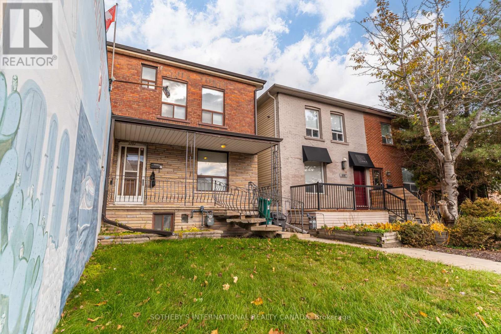 3254 Dundas Street W, Toronto, Ontario M6P 2A3 - Photo 2 - W12542652