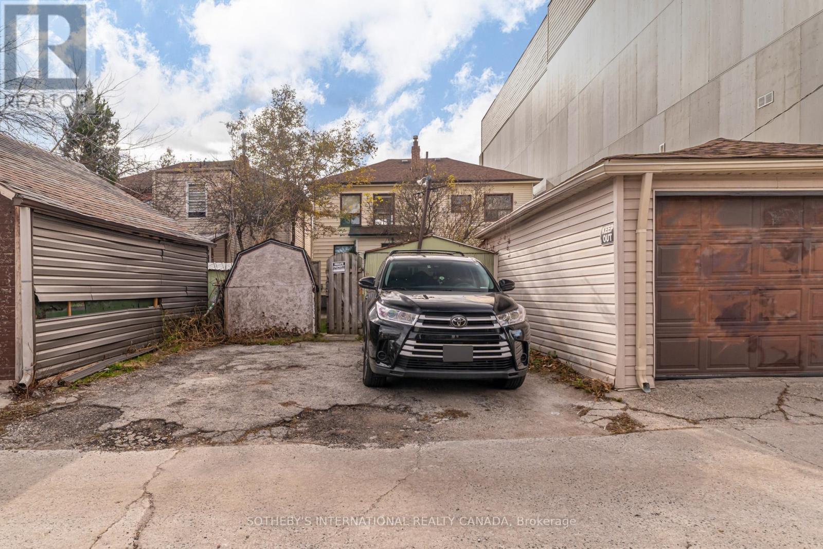 3254 Dundas Street W, Toronto, Ontario M6P 2A3 - Photo 21 - W12542652