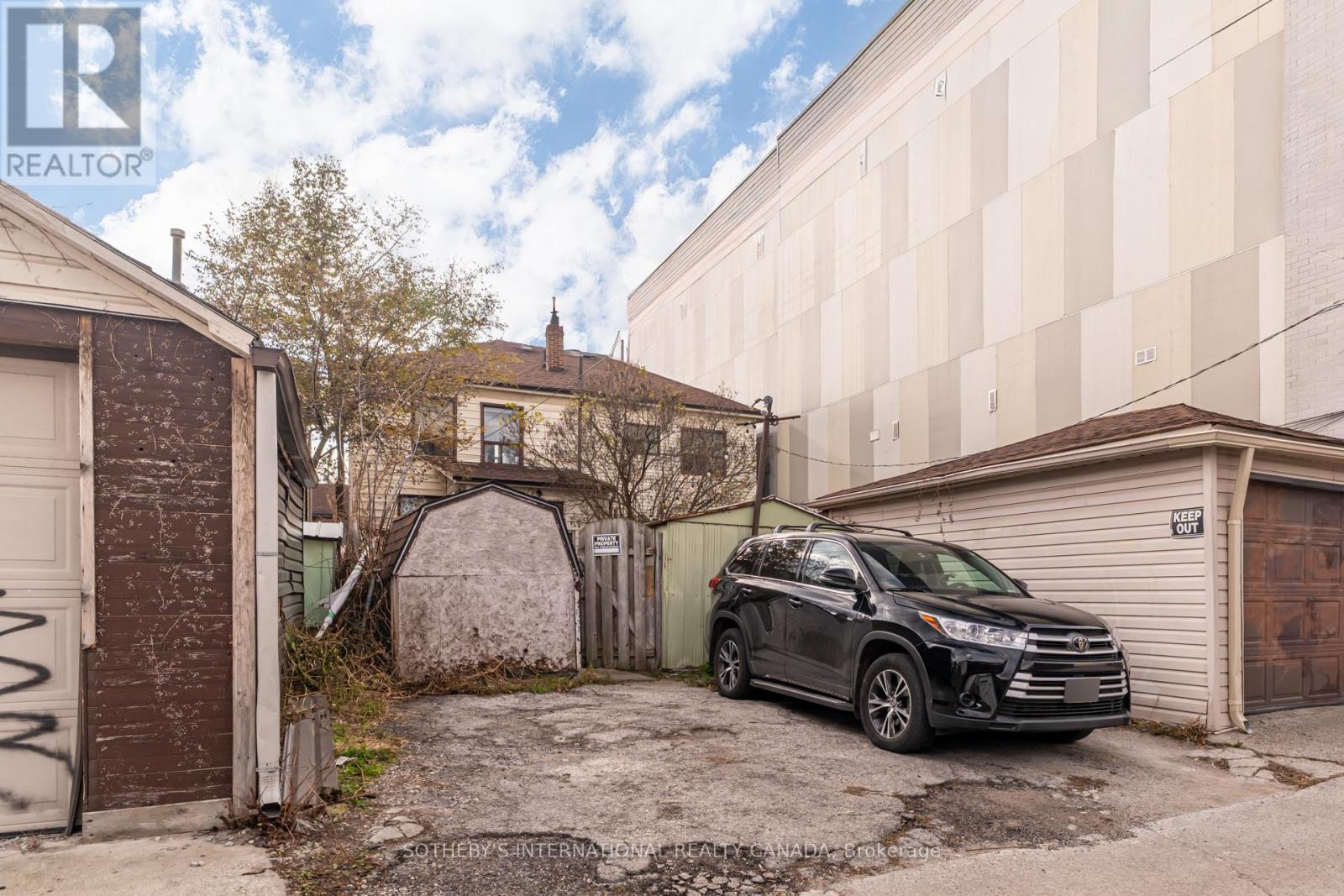 3254 Dundas Street W, Toronto, Ontario M6P 2A3 - Photo 22 - W12542652