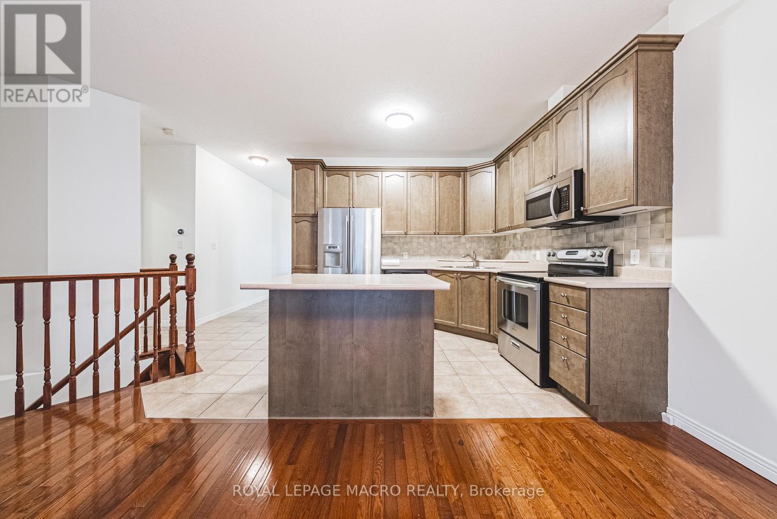 3 - 163 Livingston Avenue, Grimsby, Ontario  L3M 5S8 - Photo 10 - X12560316