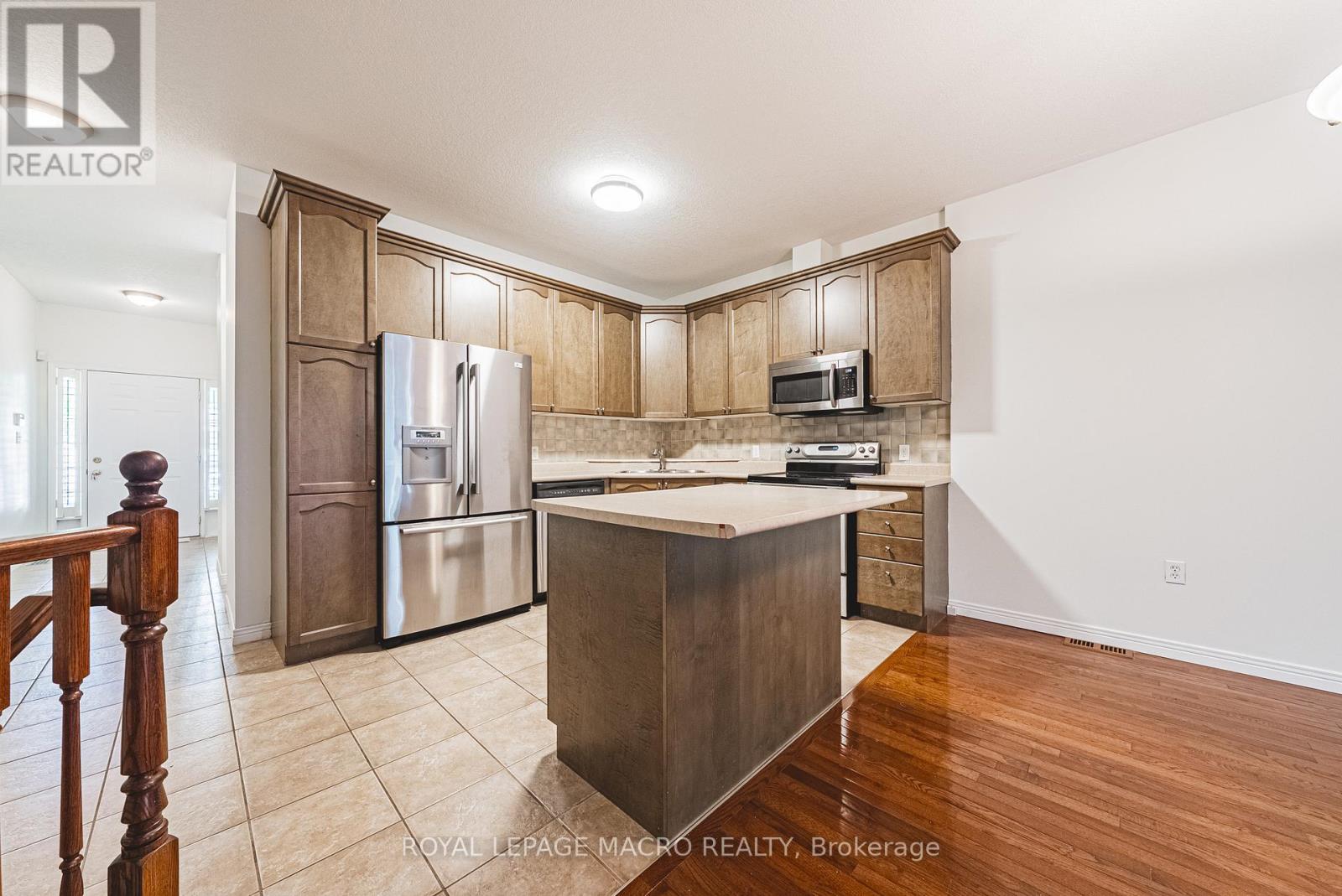 3 - 163 Livingston Avenue, Grimsby, Ontario  L3M 5S8 - Photo 11 - X12560316