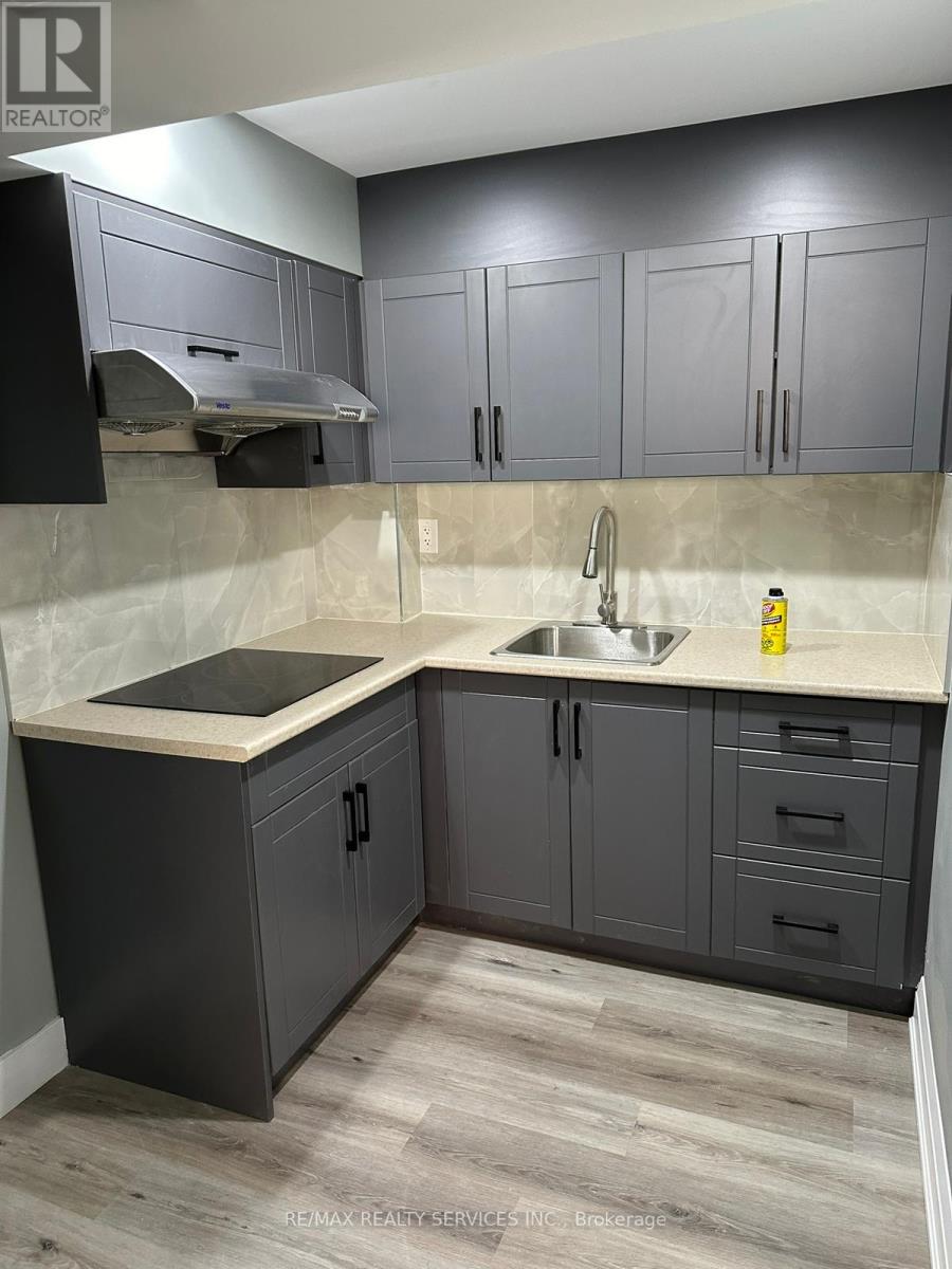 1319 Michael Circle N, London East, Ontario  N5V 0B8 - Photo 4 - X12560434