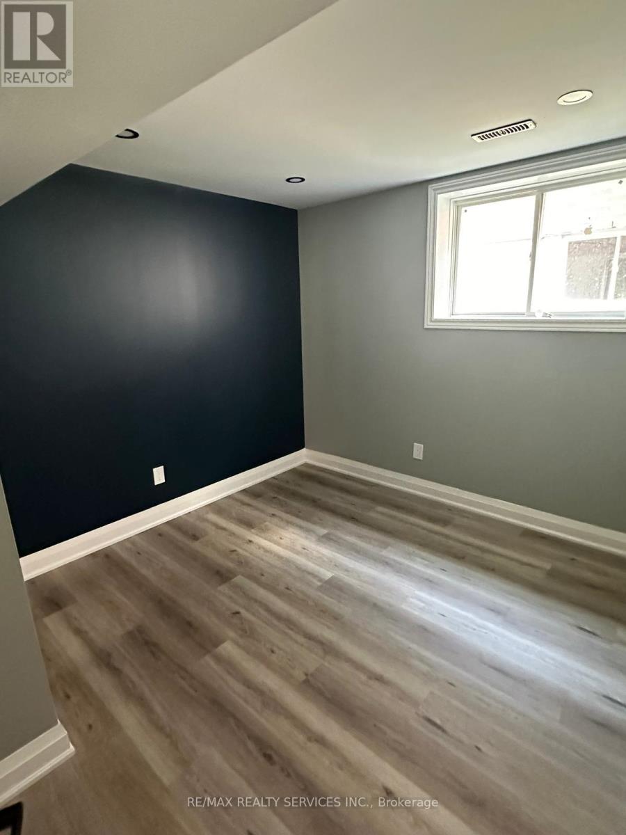 1319 Michael Circle N, London East, Ontario  N5V 0B8 - Photo 6 - X12560434