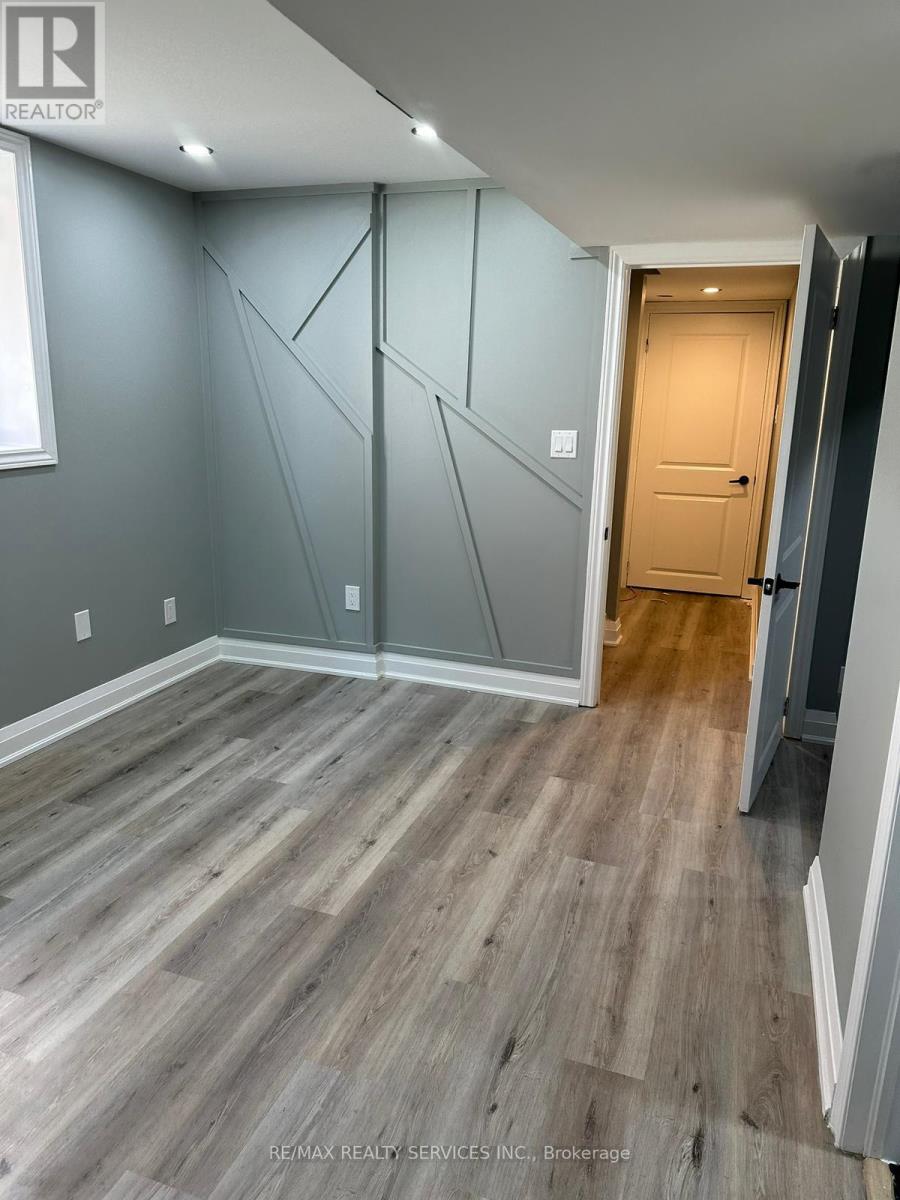 1319 Michael Circle N, London East, Ontario  N5V 0B8 - Photo 7 - X12560434