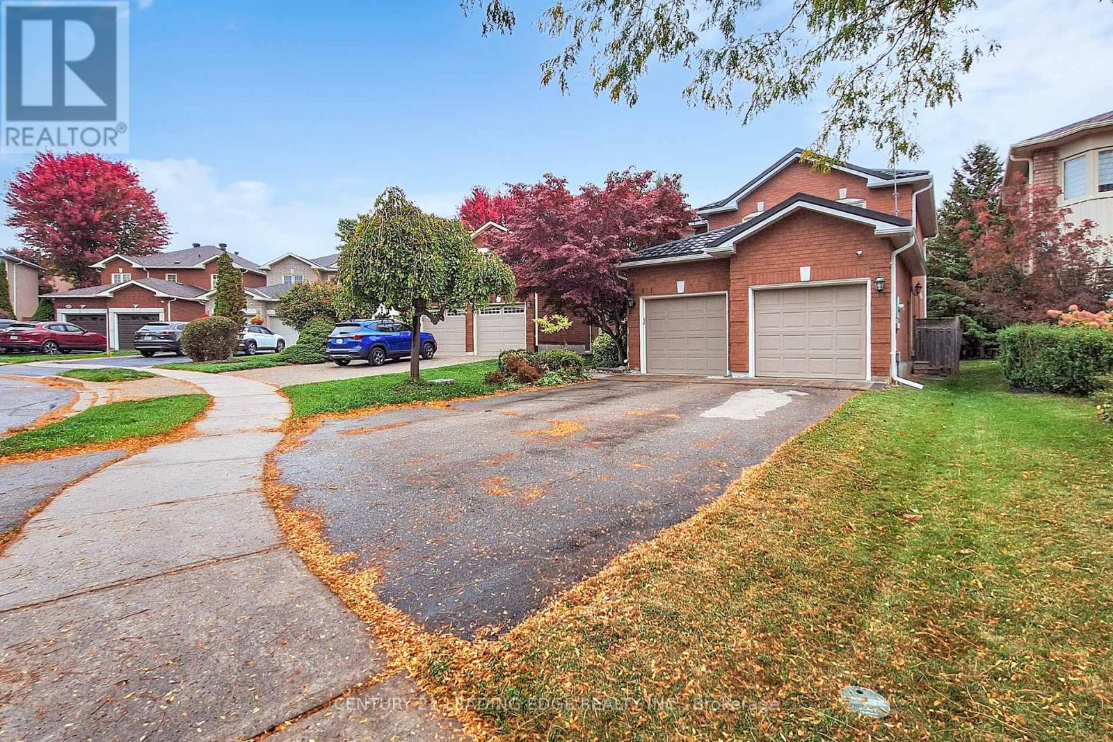 851 Hilton Boulevard, Newmarket, Ontario  L3X 2H7 - Photo 3 - N12559926