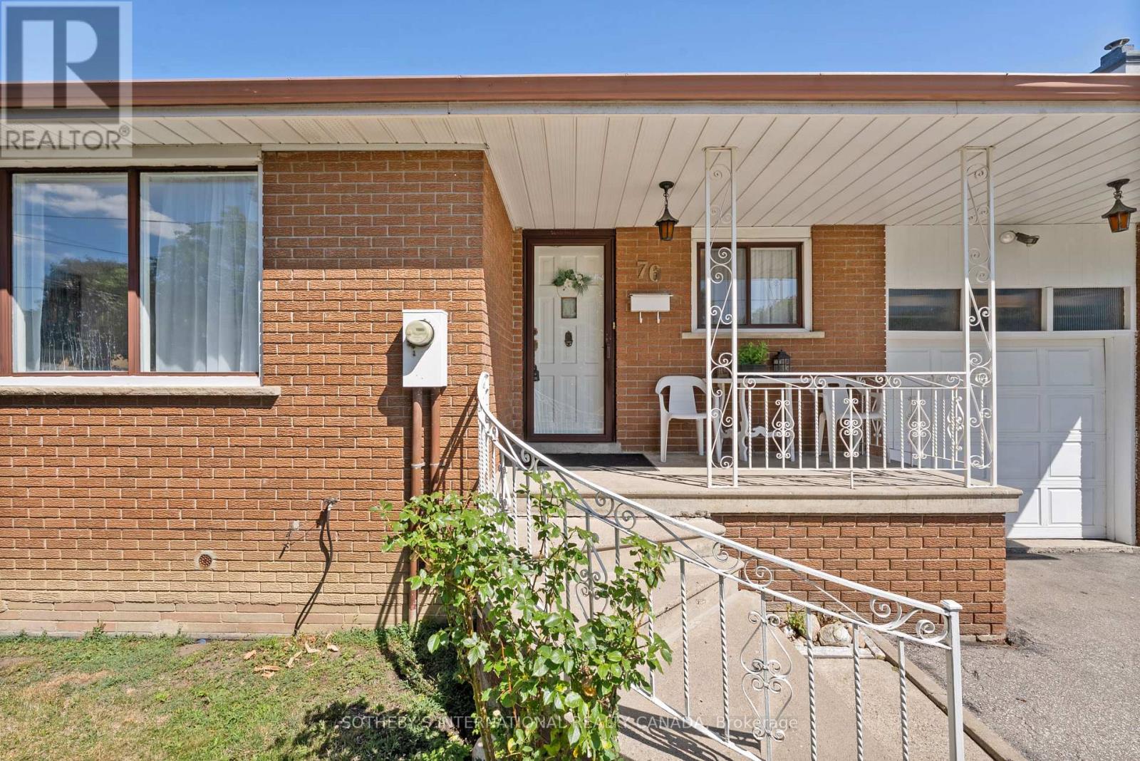 76 Lawnside Drive, Toronto, Ontario  M6L 1Z7 - Photo 2 - W12298256