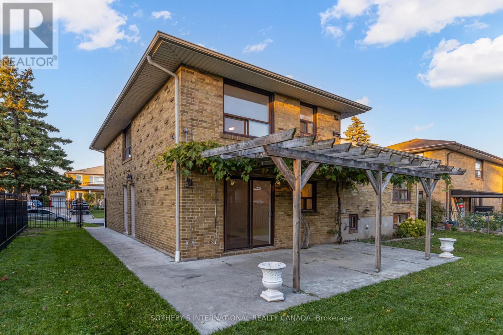 34 Euphrasia Drive, Toronto, Ontario  M6B 3V9 - Photo 47 - W12488660