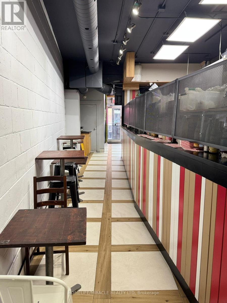 20 - 22 Main Street S, Brampton, Ontario L6W 2C3 - Photo 10 - W12549690