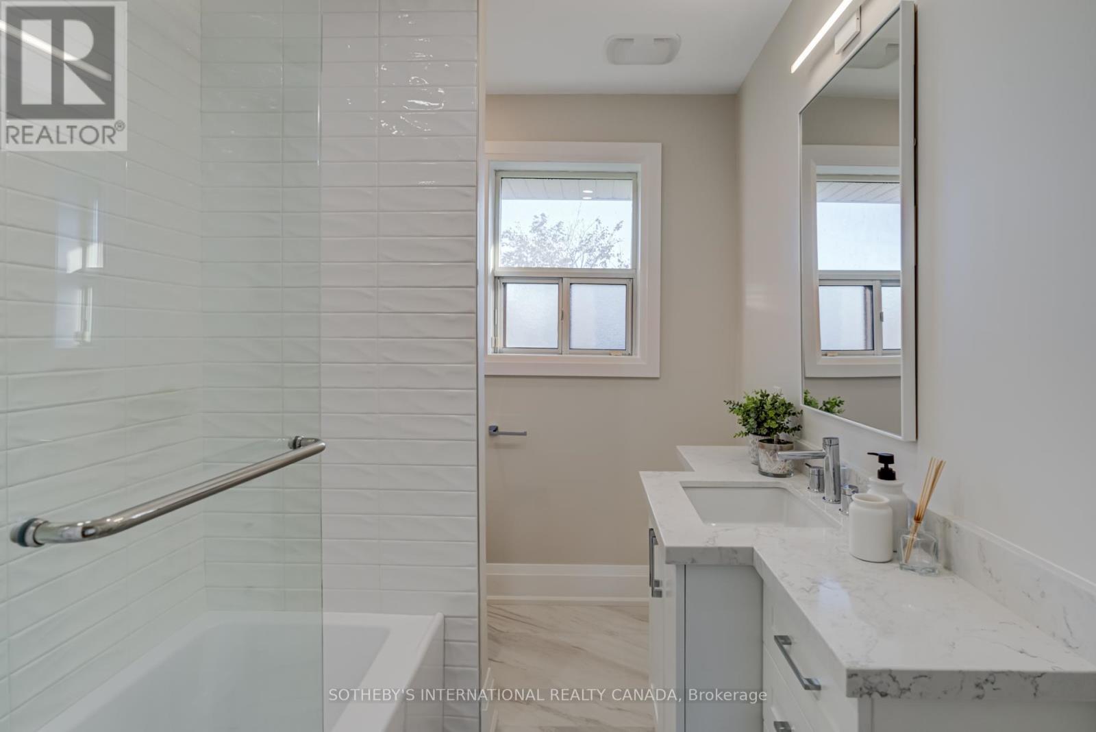 34 Euphrasia Drive, Toronto, Ontario  M6B 3V9 - Photo 40 - W12488660