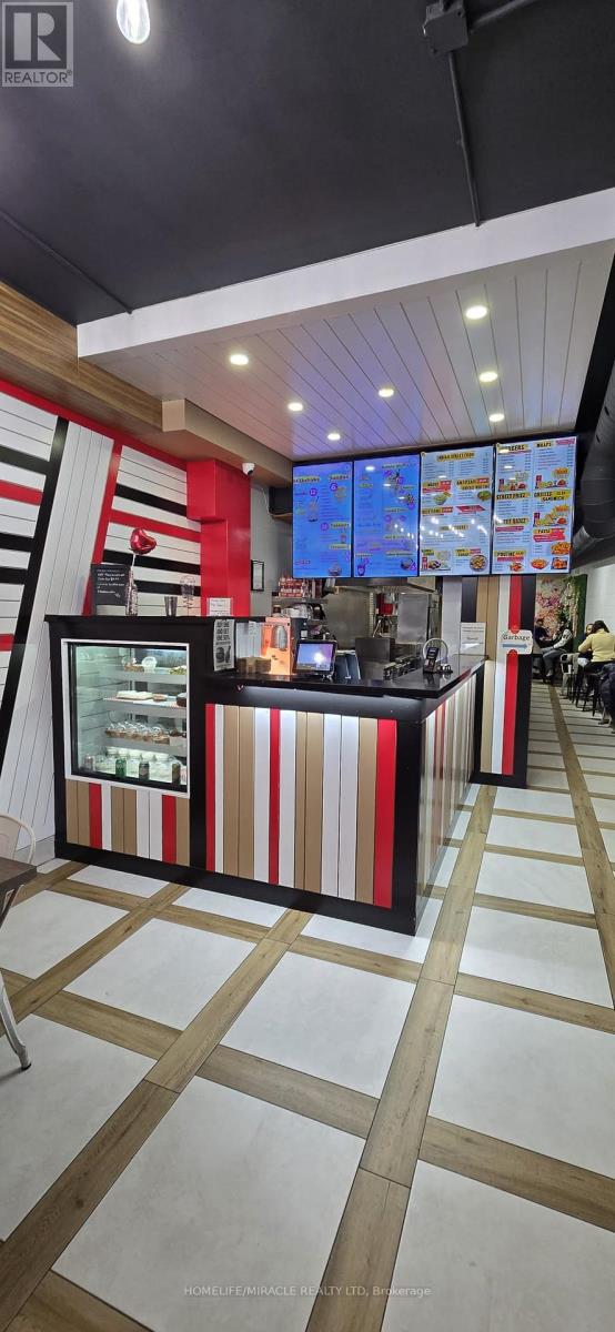 20 - 22 Main Street S, Brampton, Ontario L6W 2C3 - Photo 2 - W12549690