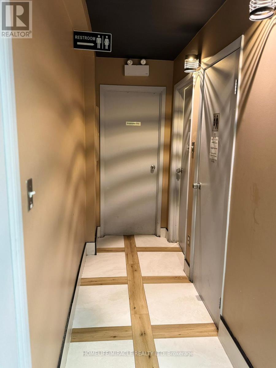 20 - 22 Main Street S, Brampton, Ontario L6W 2C3 - Photo 21 - W12549690