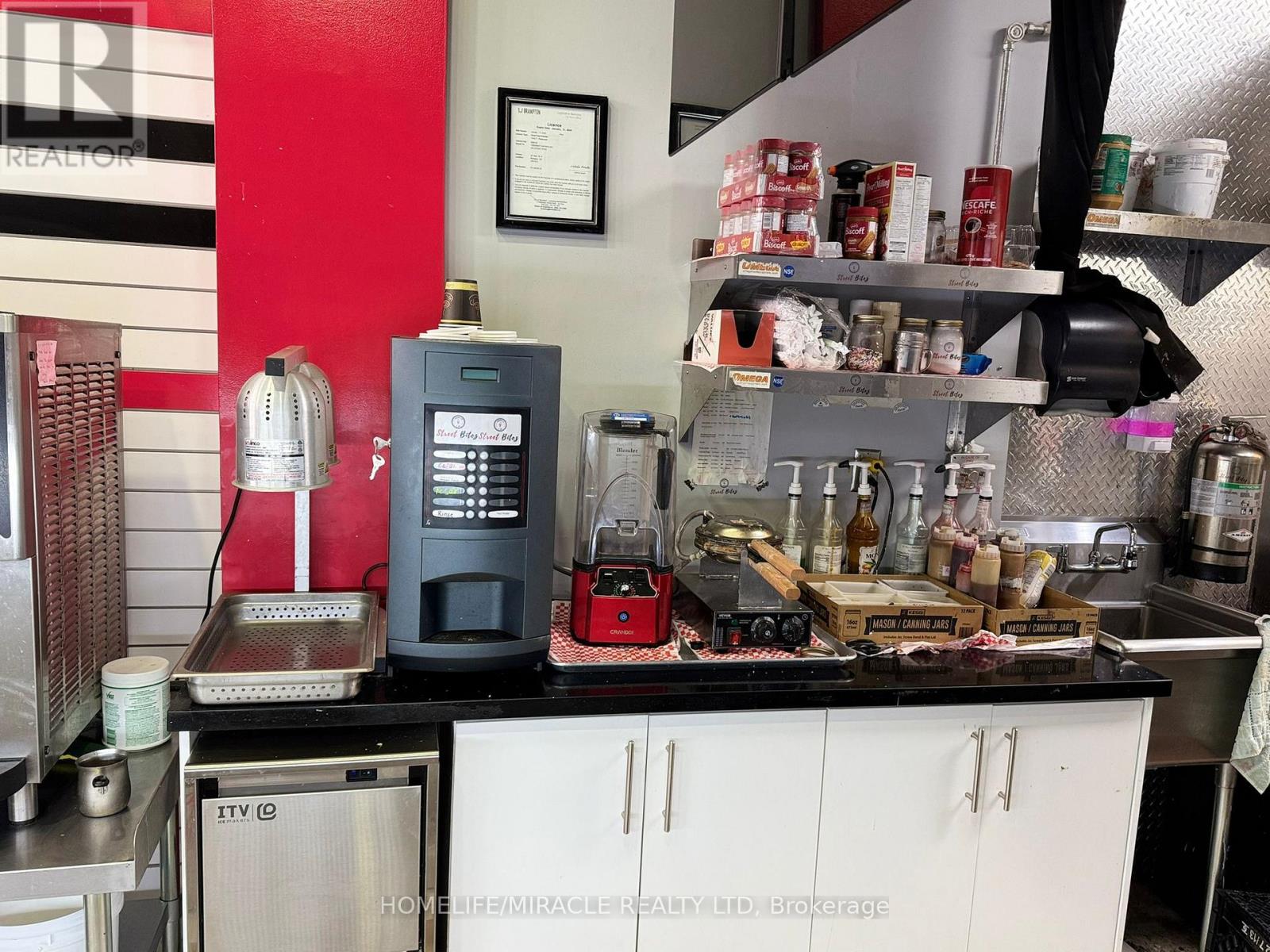 20 - 22 Main Street S, Brampton, Ontario L6W 2C3 - Photo 8 - W12549690