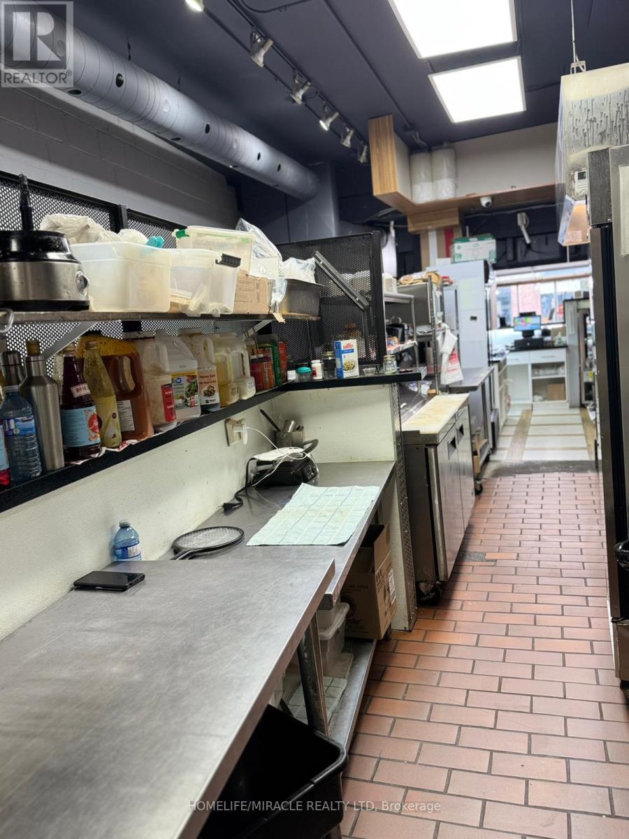 20 - 22 Main Street S, Brampton, Ontario L6W 2C3 - Photo 13 - W12549690