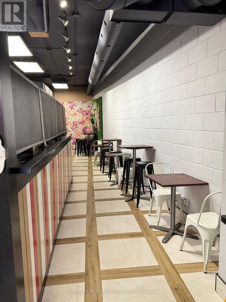 20 - 22 Main Street S, Brampton, Ontario L6W 2C3 - Photo 5 - W12549690