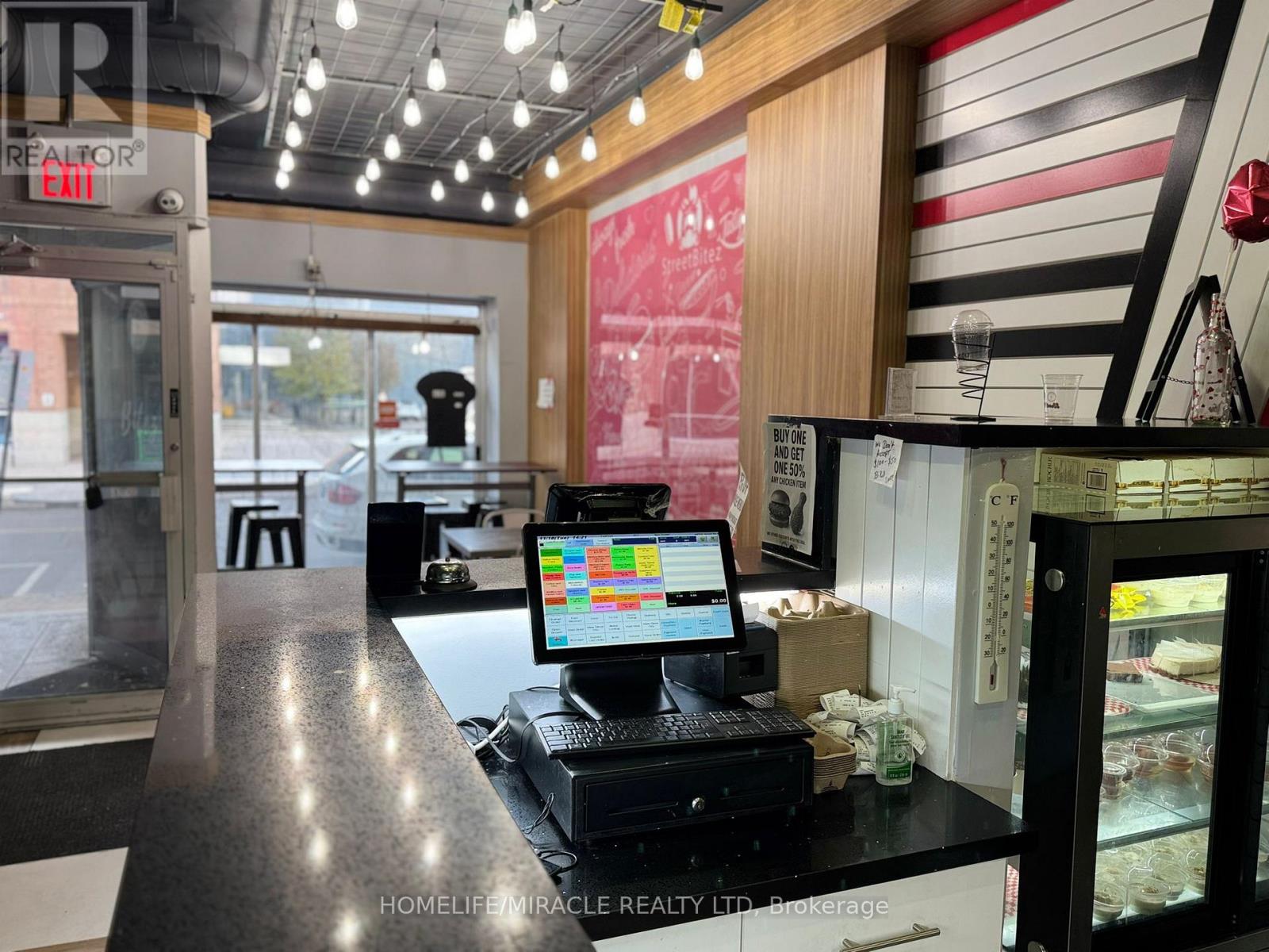 20 - 22 Main Street S, Brampton, Ontario L6W 2C3 - Photo 6 - W12549690