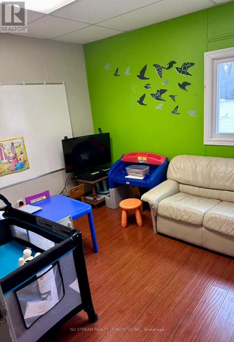 459 Crosby Avenue, Richmond Hill, Ontario  L4C 2R9 - Photo 2 - N12560534