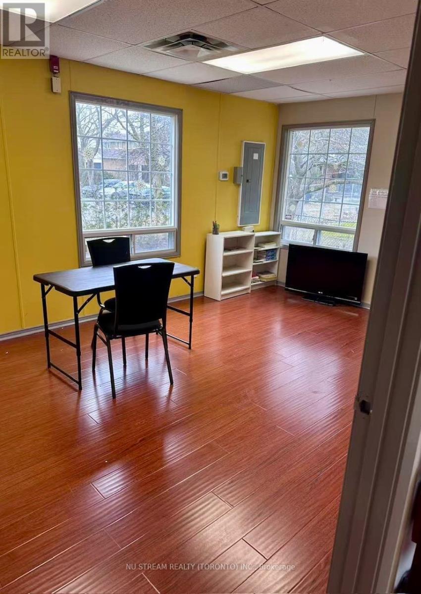 459 Crosby Avenue, Richmond Hill, Ontario  L4C 2R9 - Photo 3 - N12560534