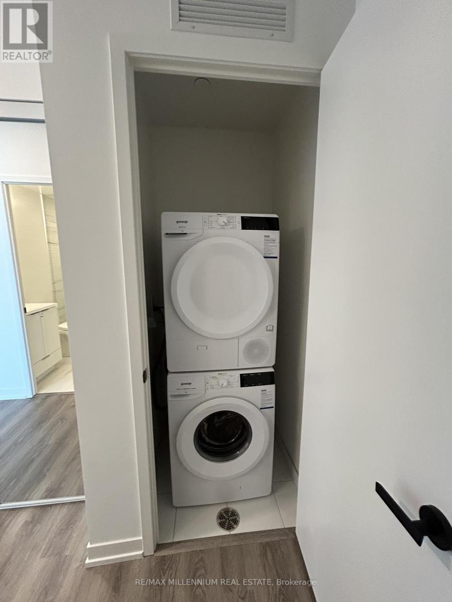 2102 - 8 Interchange Way, Vaughan, Ontario  L4K 5Z7 - Photo 6 - N12560570