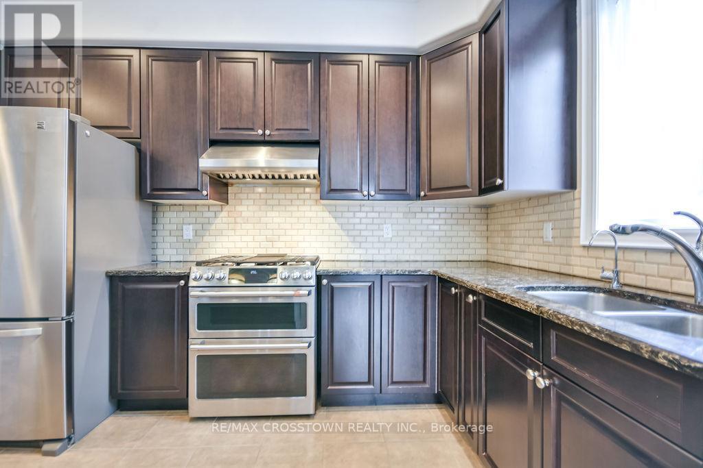 45 Imperial Crown Lane, Barrie, Ontario  L4N 5X1 - Photo 11 - S12560508