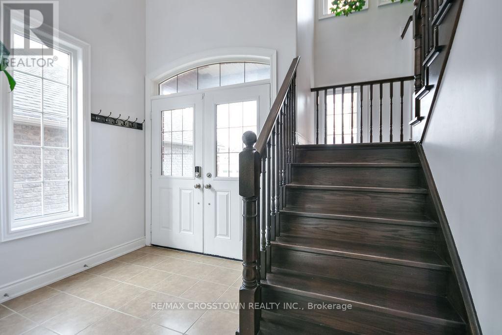 45 Imperial Crown Lane, Barrie, Ontario  L4N 5X1 - Photo 4 - S12560508