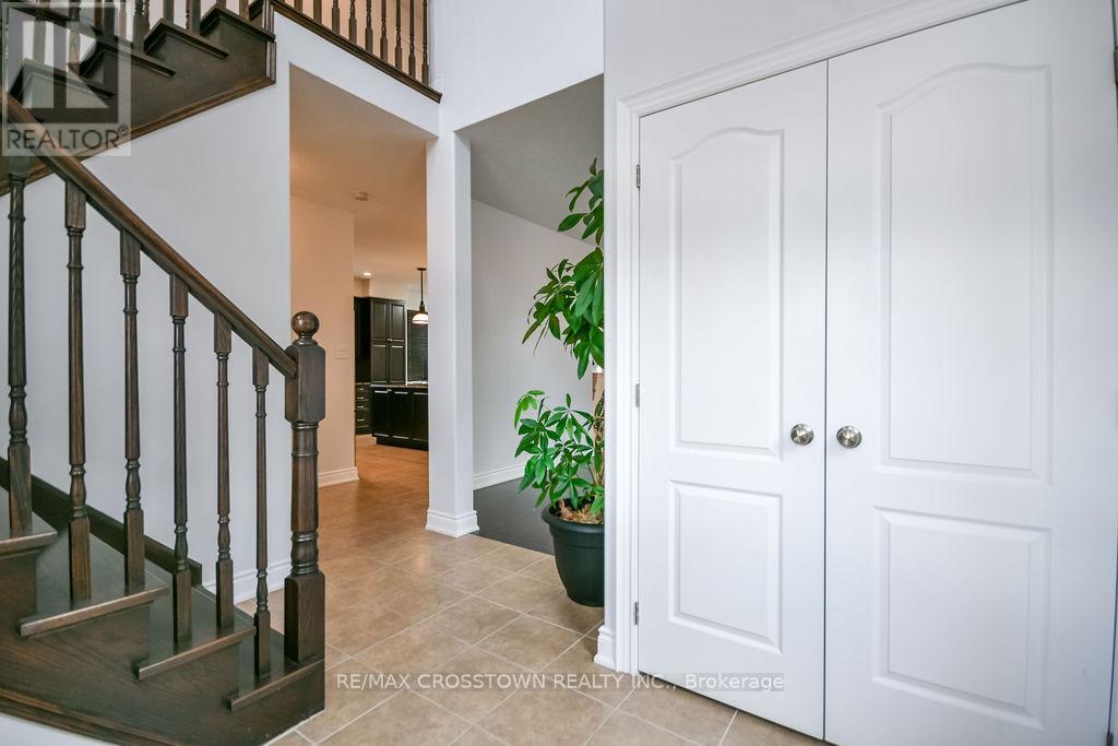 45 Imperial Crown Lane, Barrie, Ontario  L4N 5X1 - Photo 5 - S12560508