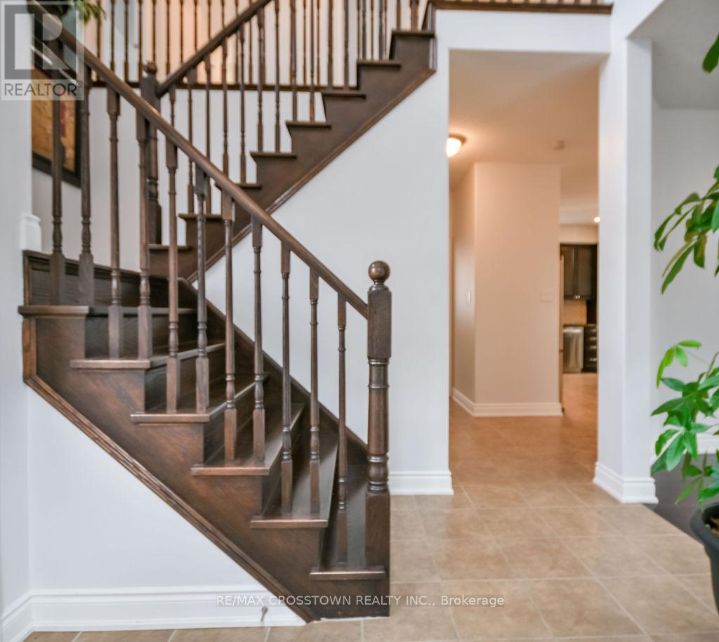 45 Imperial Crown Lane, Barrie, Ontario  L4N 5X1 - Photo 6 - S12560508