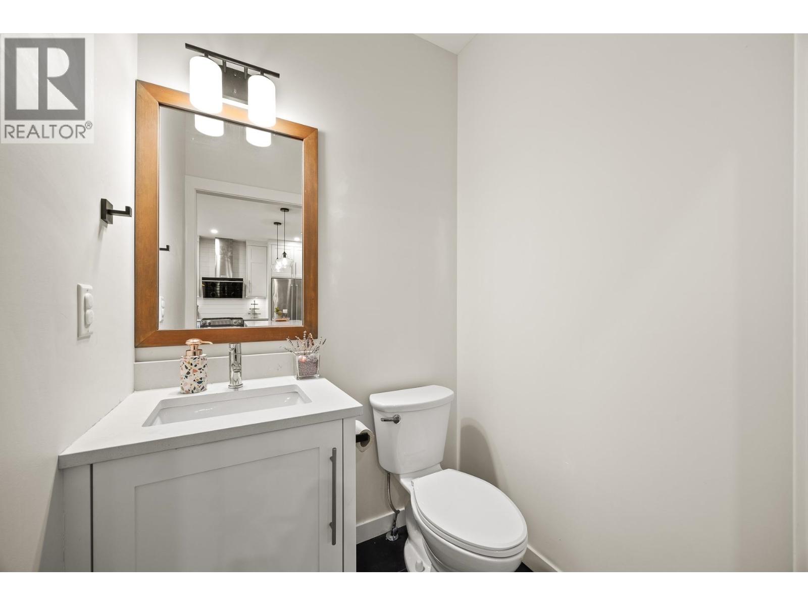 908 E 17th Avenue, Vancouver, British Columbia  V5V 1C2 - Photo 9 - R3068494